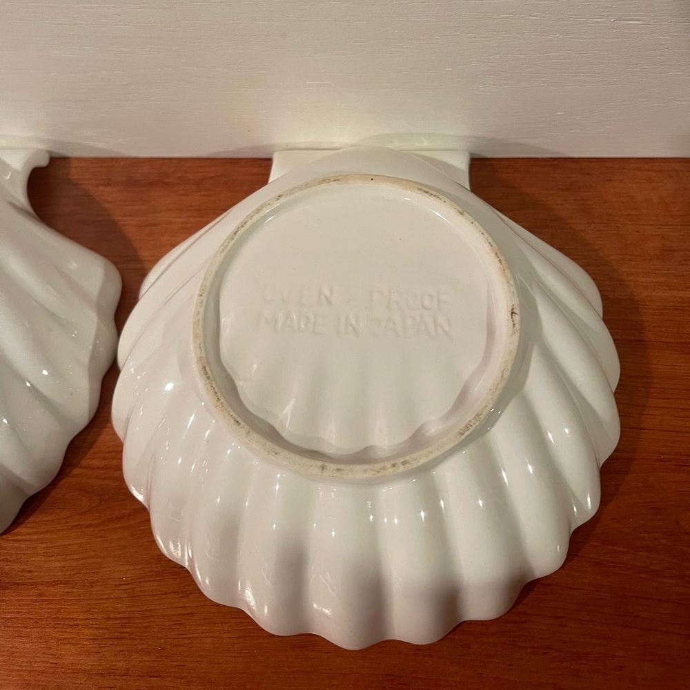 VINTAGE WHITE CERAMIC SEASHELL BOWLS - SET OF 2 - Picture 7 of 8